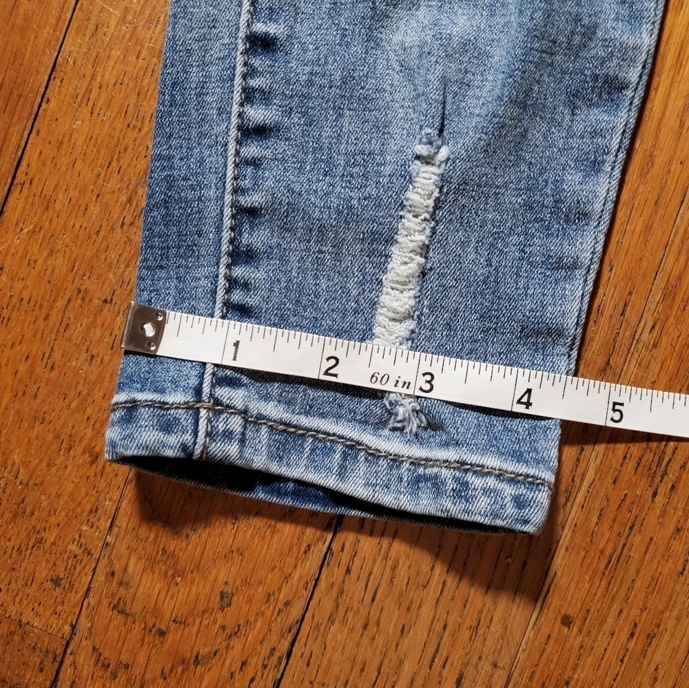 Embroidered Floral Skinny Jeans - Picture 13 of 14